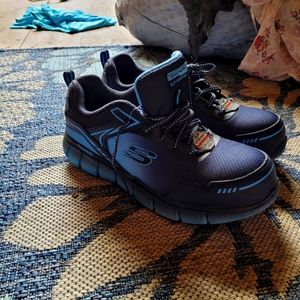 Size 9.5 sketchers sneakers